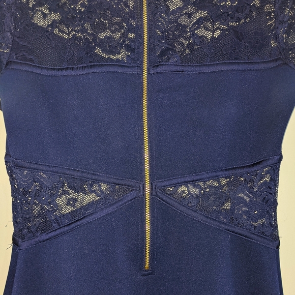 Lace cut-out dress - Picture 4 of 7